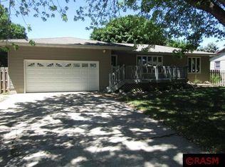 200 Viking Ave, Hanska, MN 56041