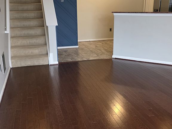 3rd image of 16503 Eastview Ln