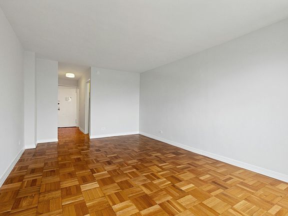 5th image of 200 E 15th St APT 15B