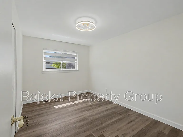 43018 Burlington Dr — Photo 9