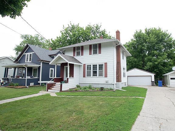 2nd image of 1033 12th St N