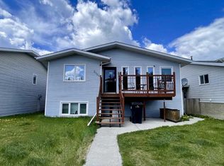 3126 S Bradwell St, Hinton, AB T7V 1S6