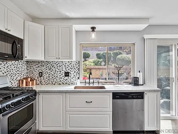 3rd image of 10927 Clairemont Mesa Blvd