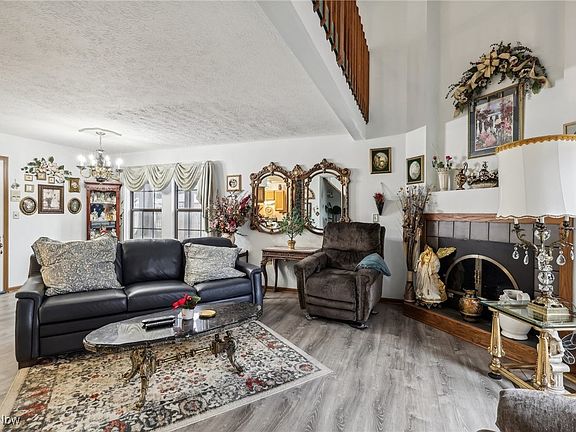 5th image of 3831 Northwoods Ct NE Unit 4