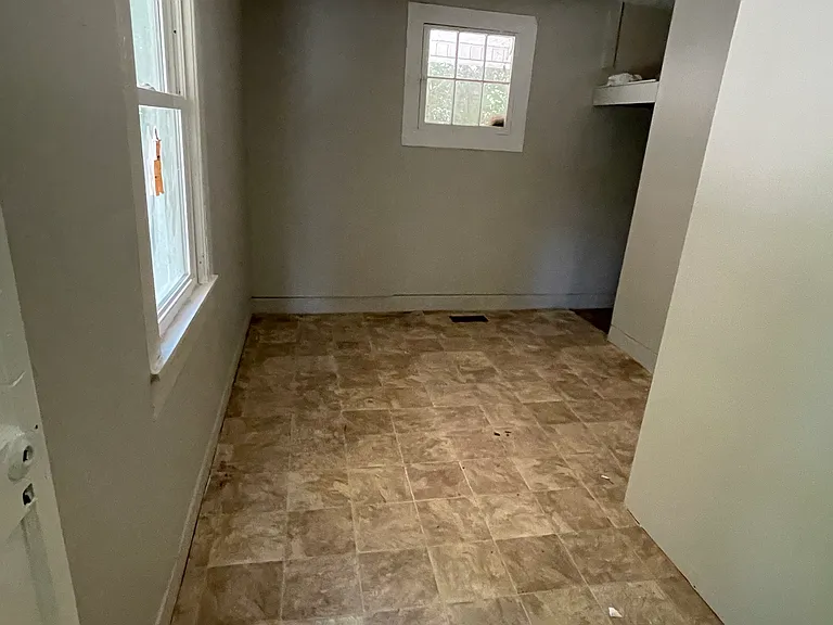 1115 Whitman St — Photo 10