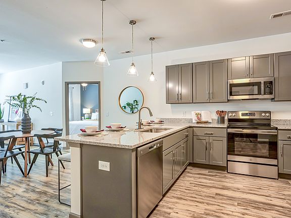 4th image of 2901 Belterra Cir #3100-101
