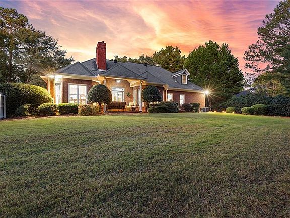 5th image of 248 Montrose Dr