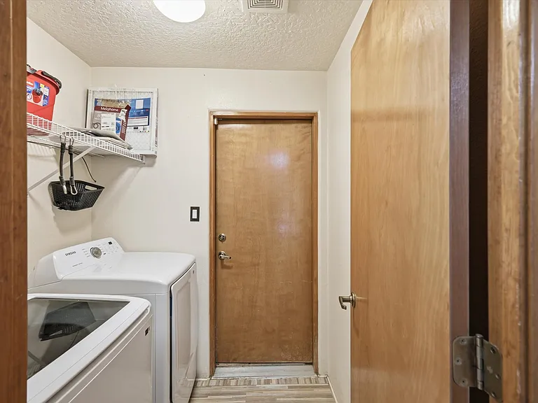 3224 Nizhoni Dr — Photo 8