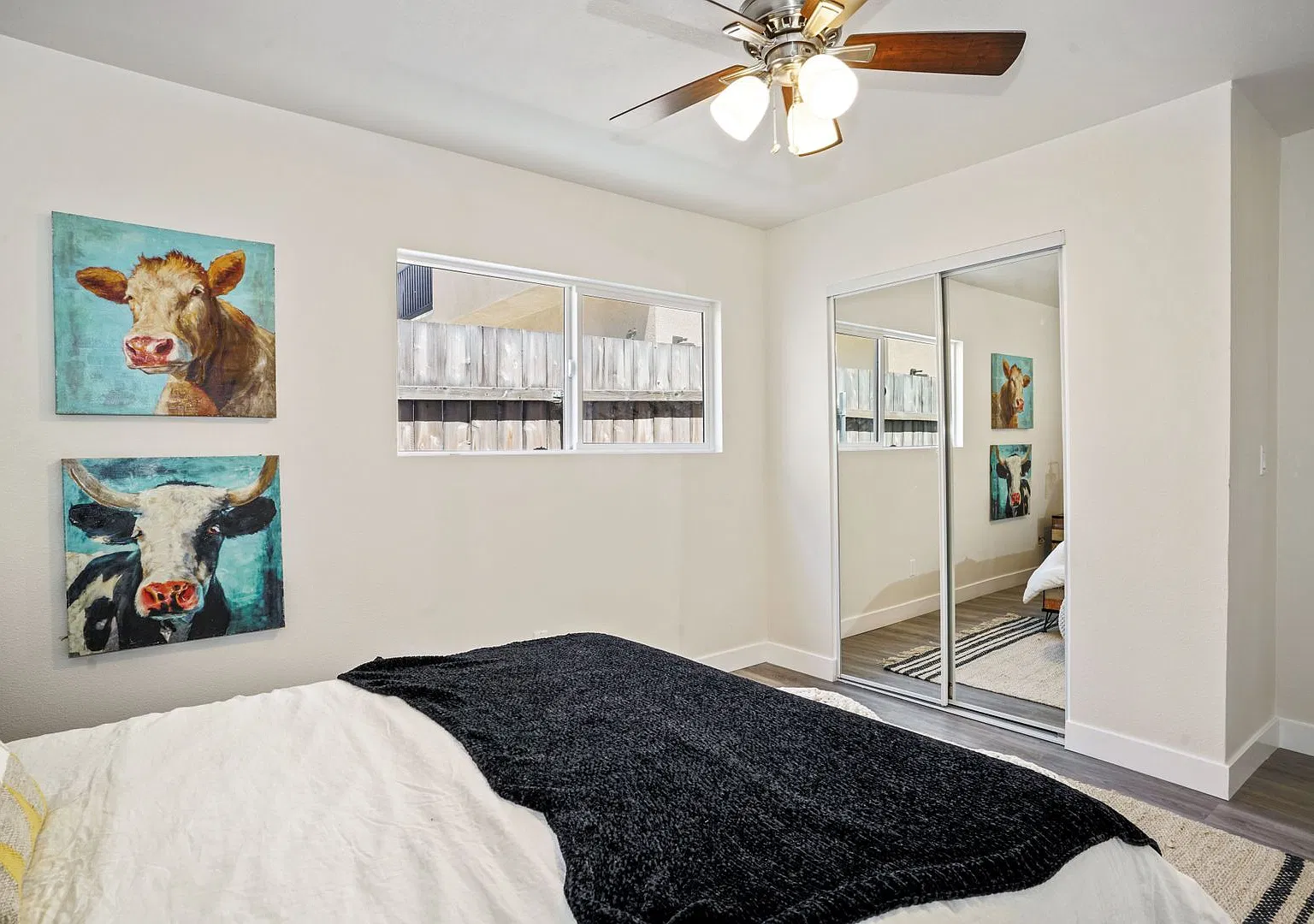 Spacious Upstairs 1-Bedroom with Parking — Photo 1