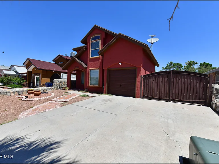 12121 Tower Hill Dr — Photo 3