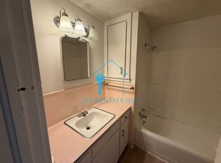 323 E 9th St, Newton, KS 67114