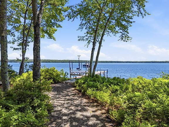 3rd image of 24 Emerald Point Drive