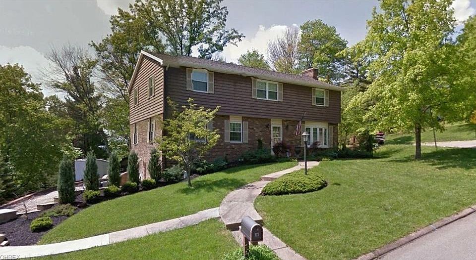15 Ashwood Drive- Beautiful corner lot