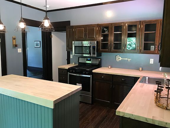 3rd image of 1005 E 4th St