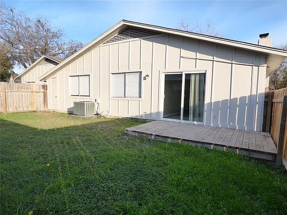 3rd image of 206 W William Cannon Dr
