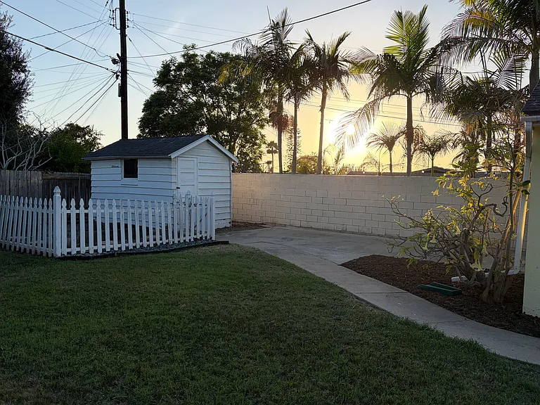Cottage Ave — Photo 11