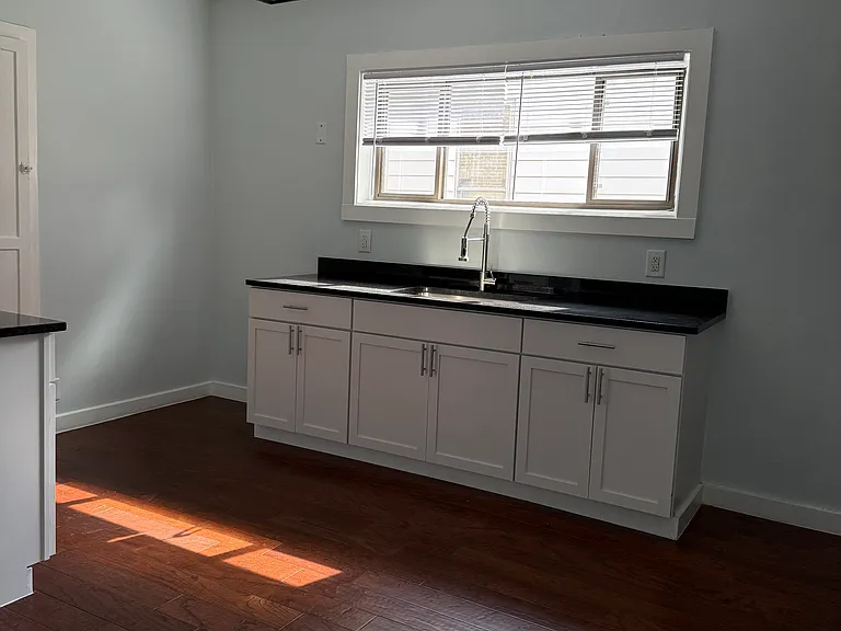 1111 Cedar St #5 — Photo 1