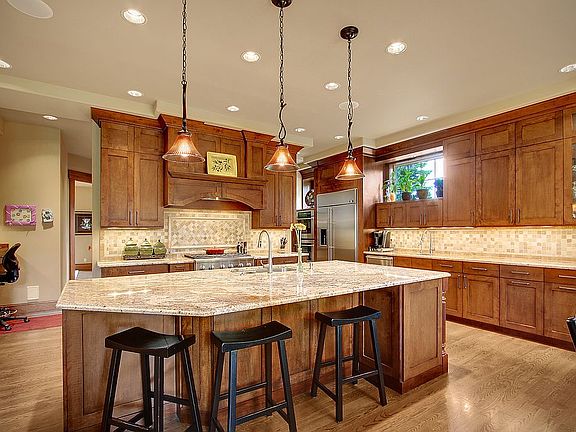 5th image of 9823 NE 30th St