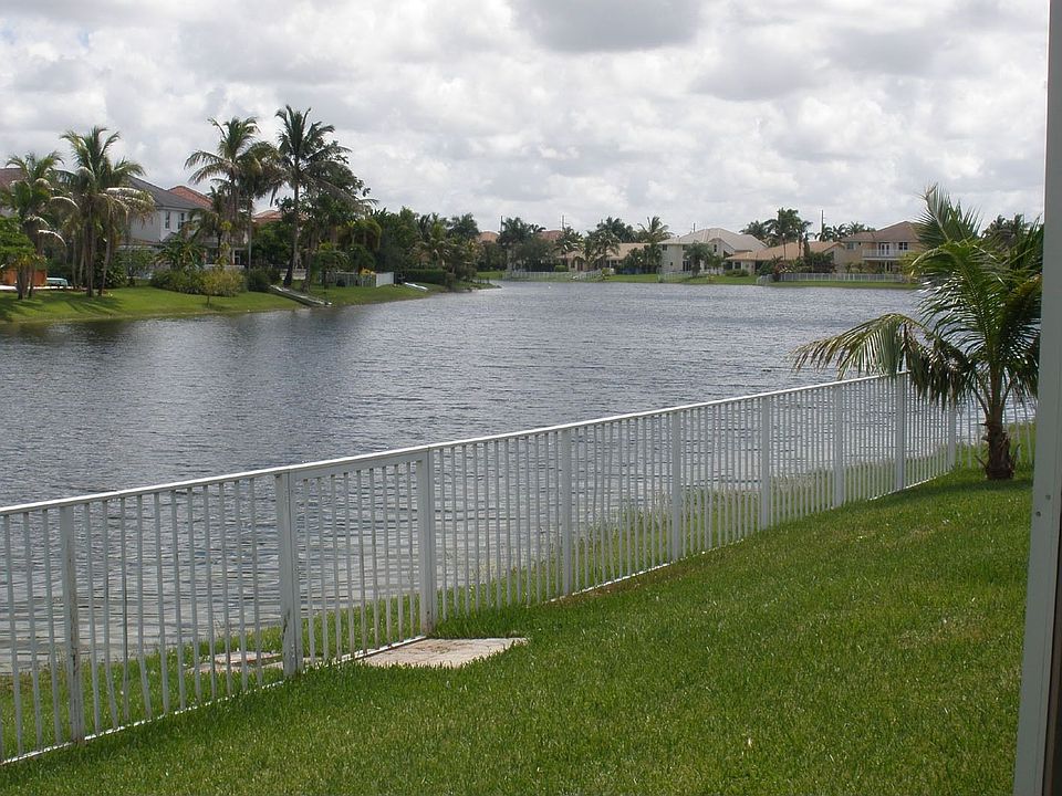 2nd image of 841 SW 176th Ave