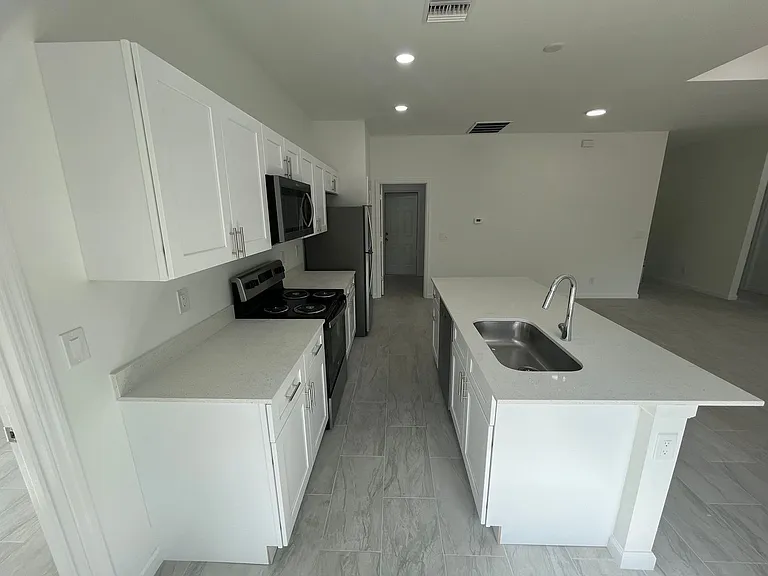 2513 22nd St W — Photo 16