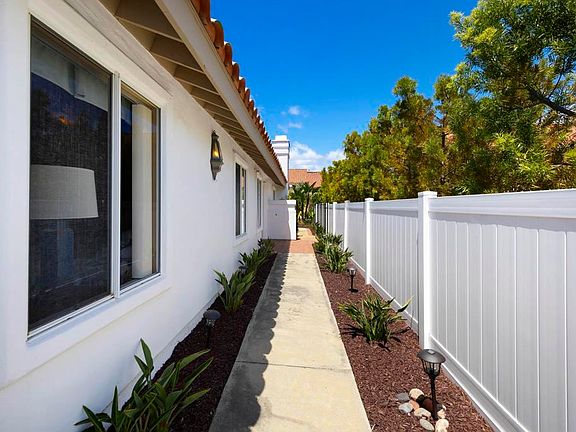 3rd image of 4044 Aeolia Way