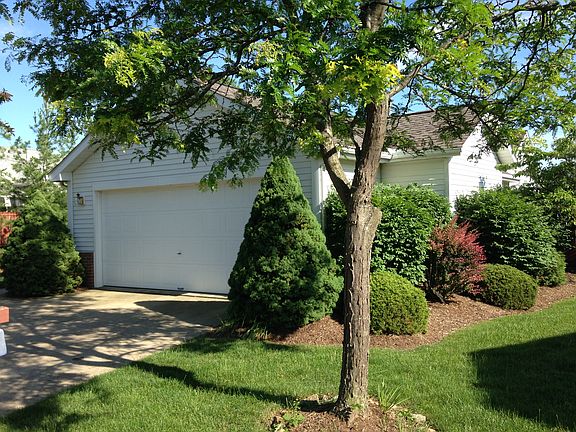 2nd image of 3438 Amesbury Ln