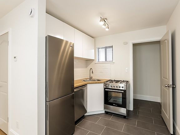 4th image of 755 Saint Charles Ave NE APT 4