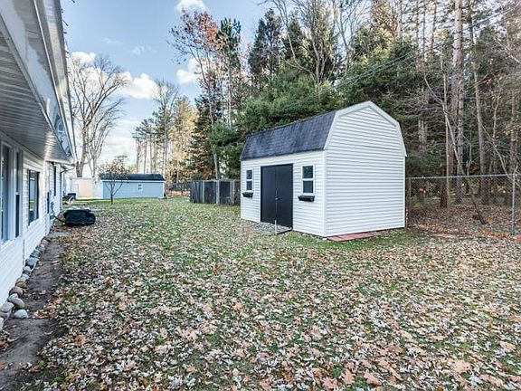 5th image of 3691 Huron Ct