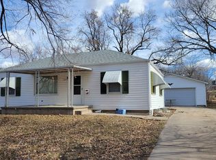 730 N 4th St, Tecumseh, NE 68450