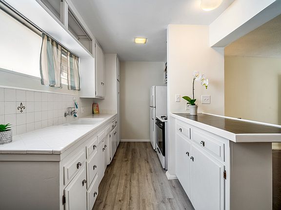 4th image of 2621 Centinela Ave APT 5