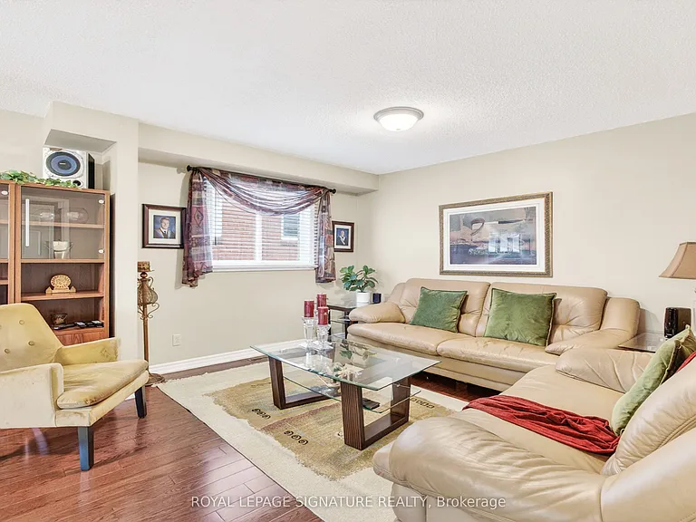 566 Huntington Ridge Dr — Photo 13