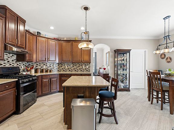 4th image of 1601 Belle Ridge Ct.