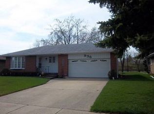 936 S McAree Rd, Waukegan, IL 60085