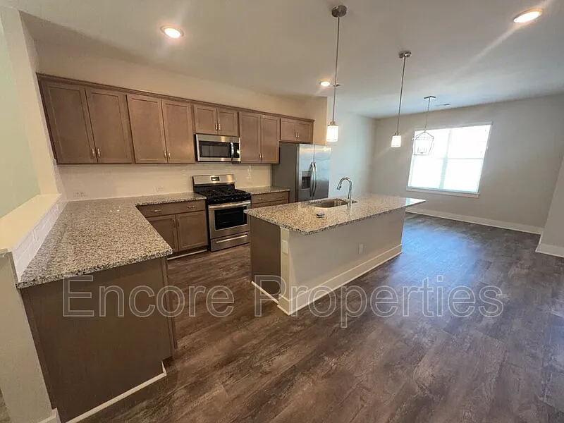 3 bed, 2.5 bath, 1800 sqft, $2,300 — Photo 4