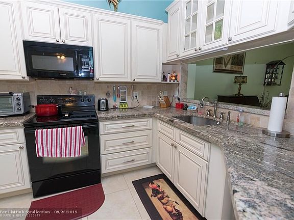3rd image of 10172 Lombardy Dr #10172