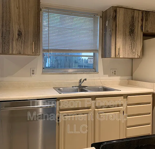 1736 E Mulberry Dr — Photo 2