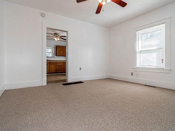 3rd image of 124 W Pine St
