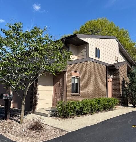 1st image of 305 Cheviot Chase #6