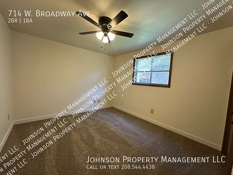 714 W Broadway Ave — Photo 7
