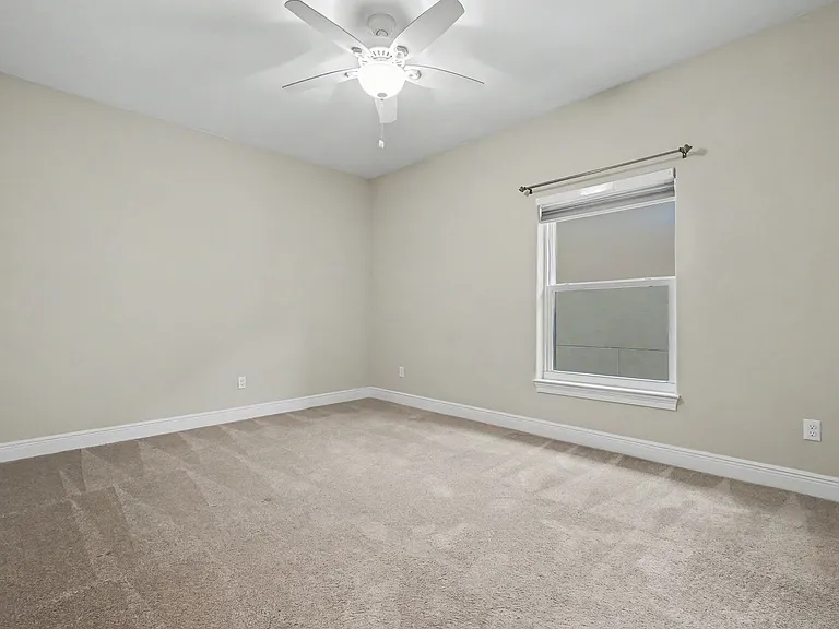 490 Soundview Ct — Photo 33