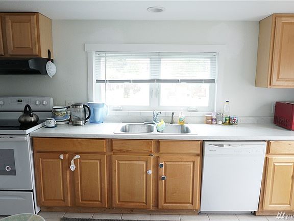 5th image of 10210 218th Ave E #24