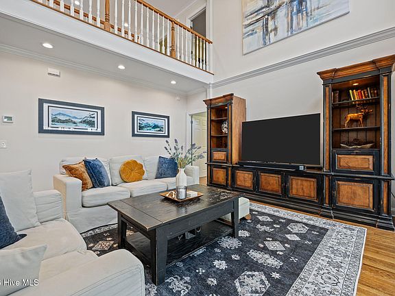 5th image of 32 Glenbarr Court