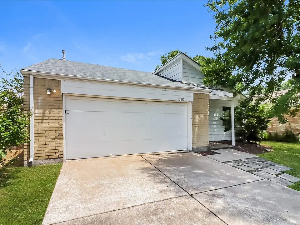 13830 Walnut Hollow Ln