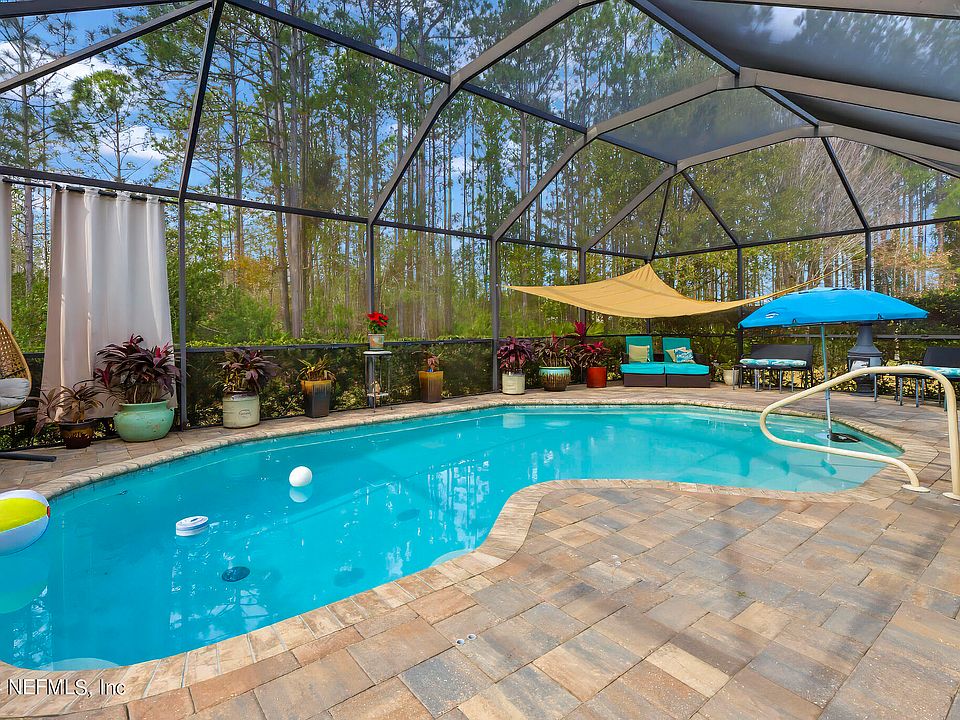 1st image of 224 S ARABELLA Way