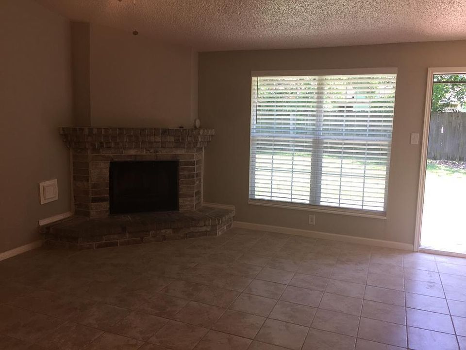 1st image of 11638 Woodshaver Dr
