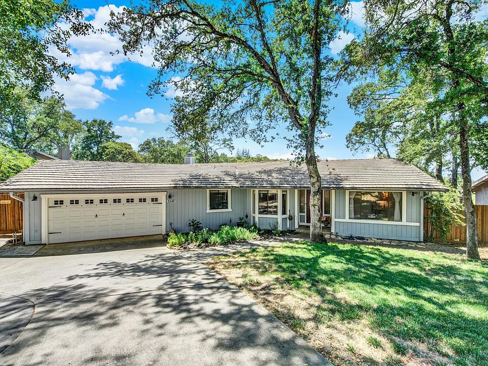 1st image of 2588 King Edward Court