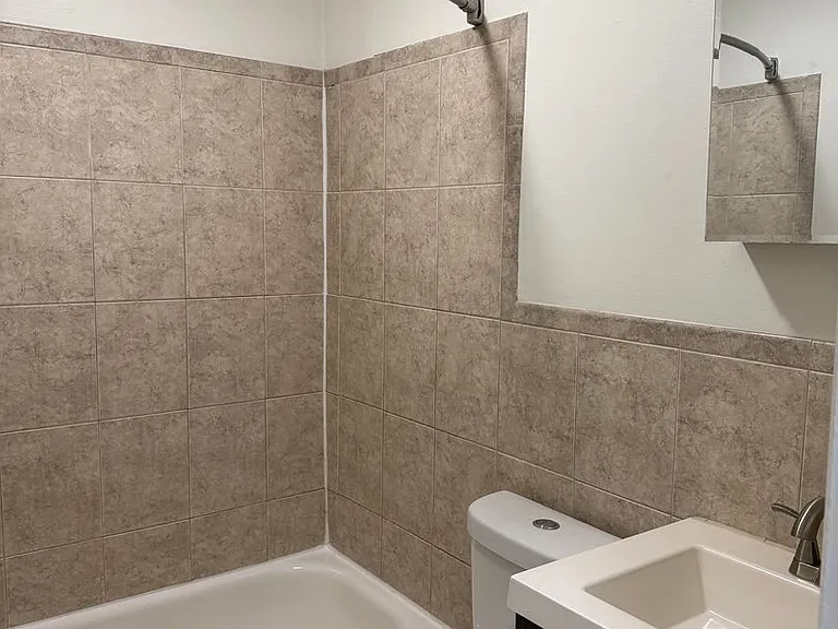 823 N Jackson St — Photo 8