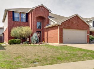 10445 Evening View Dr, Fort Worth, TX 76131