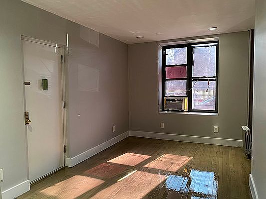 5th image of 419 E 114th St #1E