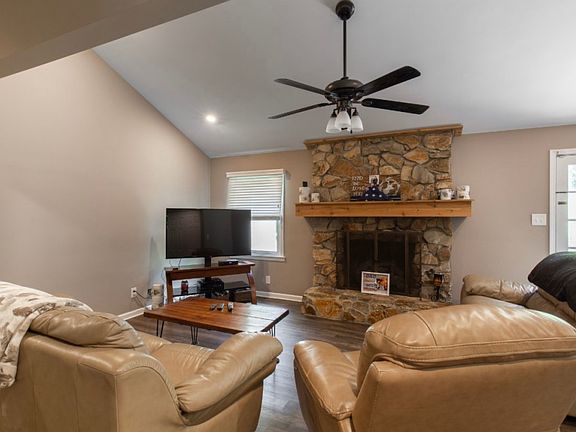 5th image of 888 Woodway Ln